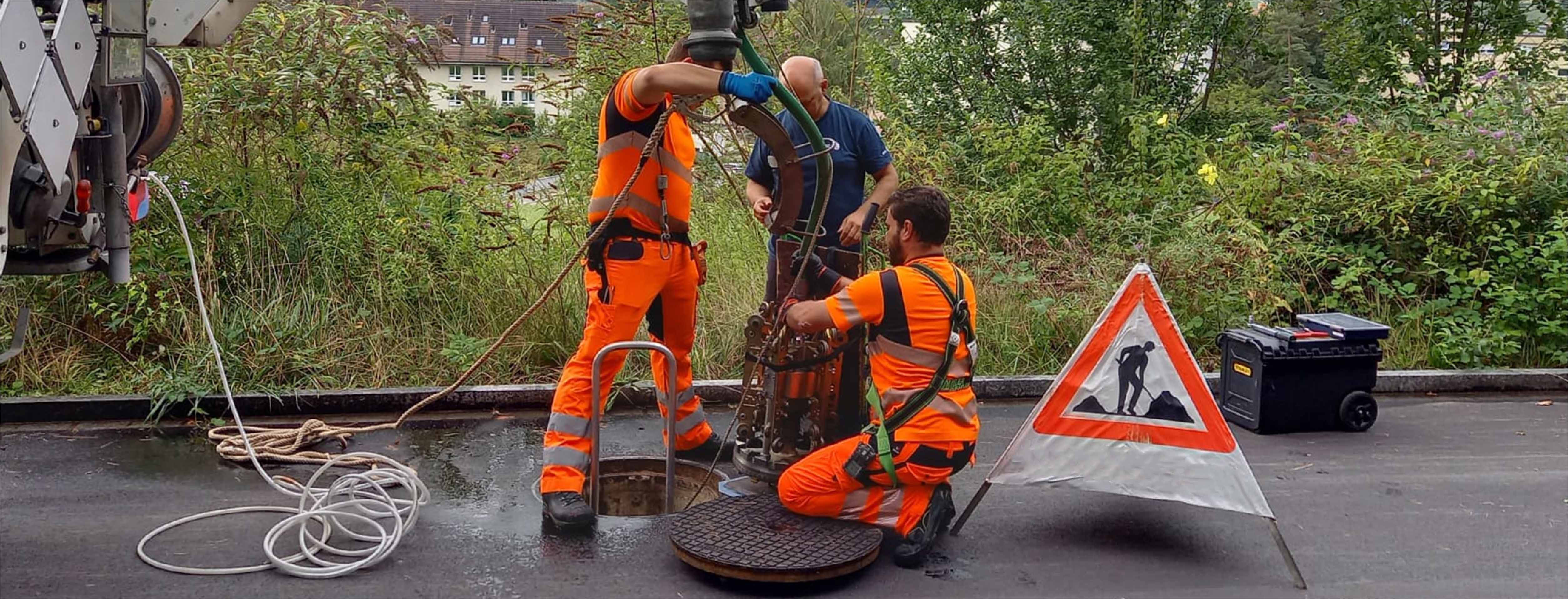 Enz View robot being lowered in sewer